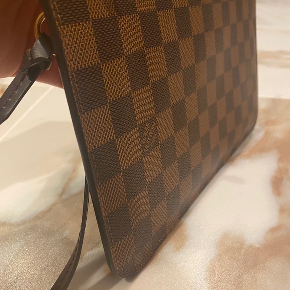 Louis Vuitton Neverfull Pochette MM - Picture 9 of 11